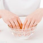 Beauty：How to Take Off Acrylic Nails With Hot Water at Home