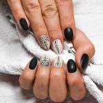 Magnificence：How To Take away Acrylic Nails with out Acetone (or Hurting Them)